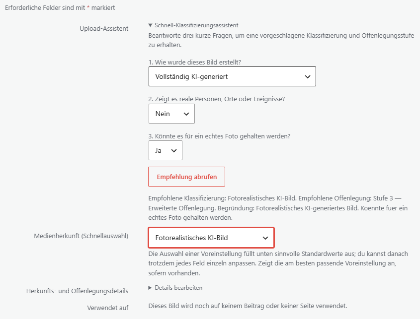 Upload-Assistent im Herkunfts-Feldpanel von WordPress mit drei Fragen zur Bildklassifizierung und automatisch vorgeschlagener Offenlegungsstufe